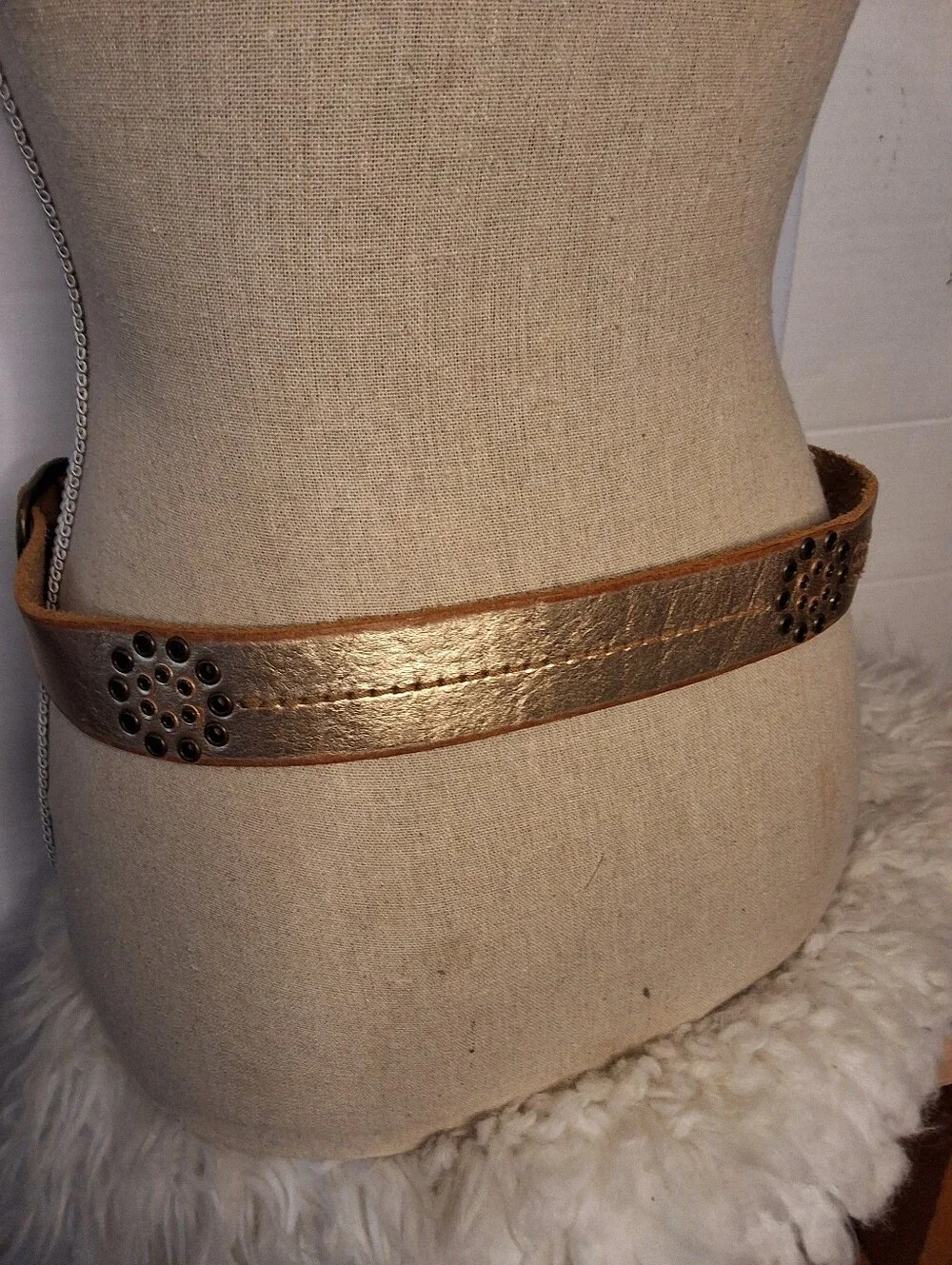American Eagle Outfitters Distrsssed GoldWestern Metallic Leather Grommet Belt S